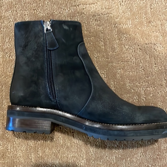 Chanel low riding boot - Picture 2 of 5